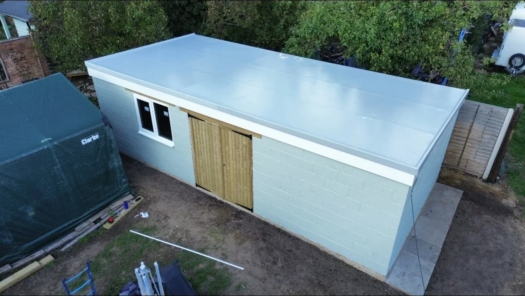 Flat roof block-built outbuilding and workshop — Surrey builders